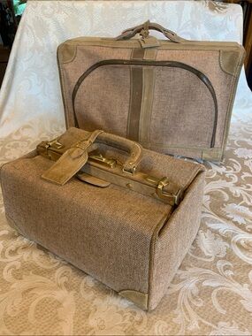 Vintage Classic Tweed 2 Piece Travel Set in Tan Canvas and Leather Trim